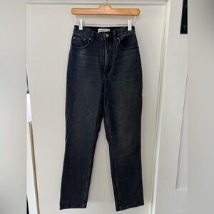 Black Abercrombie Curve Love Ultra High Rise 90s Straight Jean 25 (0) NWOT